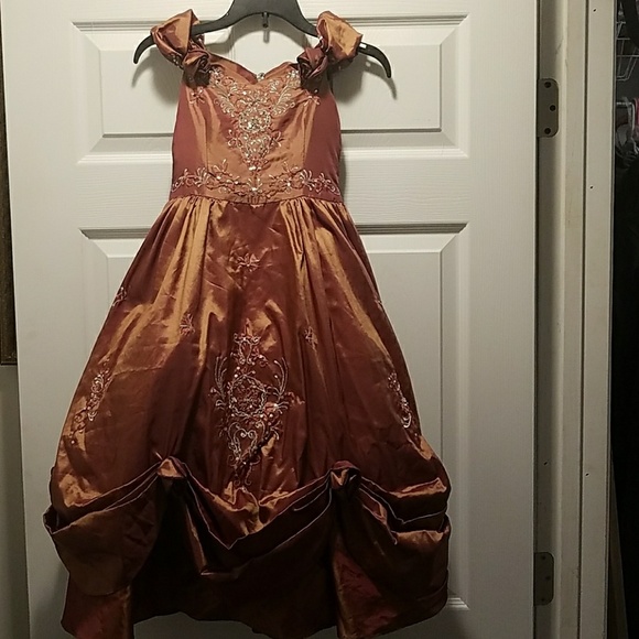 Formal dress - Picture 1 of 4
